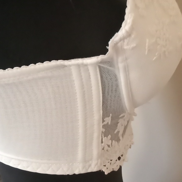 Bra - Picture 5 of 9